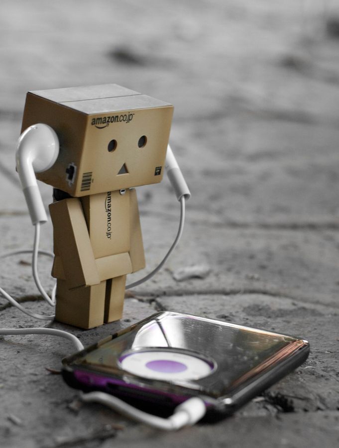 Danbo chills out listening to his iPod_.jpg