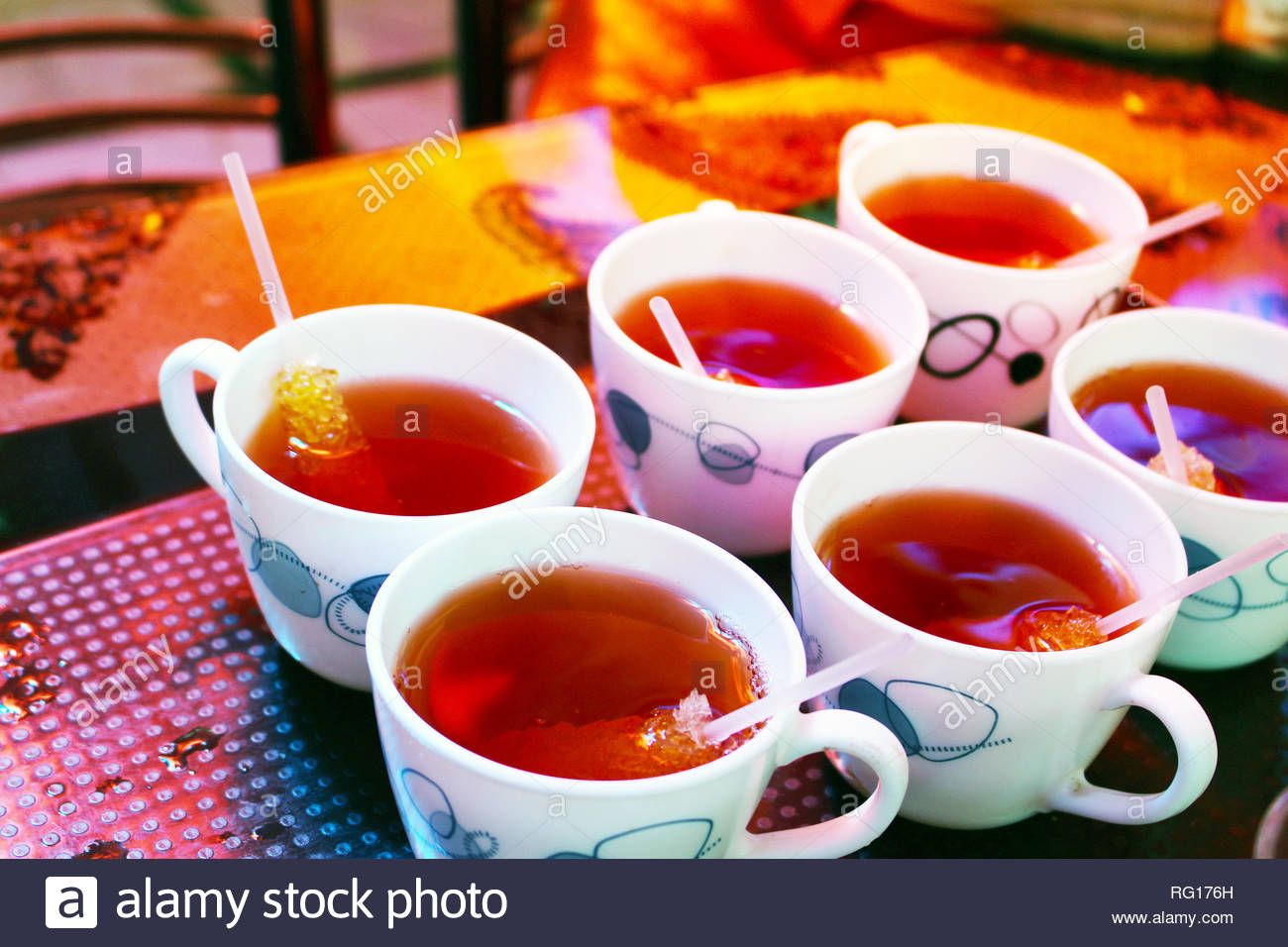 iranian-tea-cups-with-sugar-tea-found-its-way-to-persia-from-india-through-the-silk-road-and-soon-became-irans-national-drink-RG176H.jpg