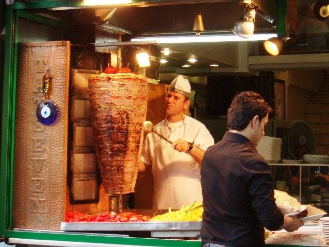 Doner_kebab,_Istanbul,_Turkey.jpeg