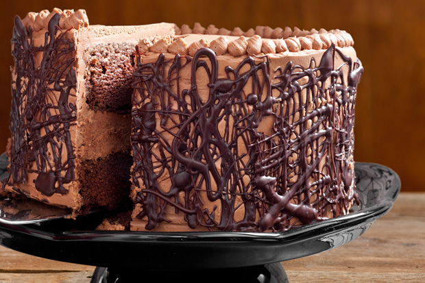 0_1482236610465_30481_RecipeImage_620x413_chcocolate_cake_fudge_filling_buttercream_3.jpg